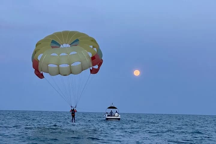 Parasailing – Daymaniyat coast water sports - Image 7